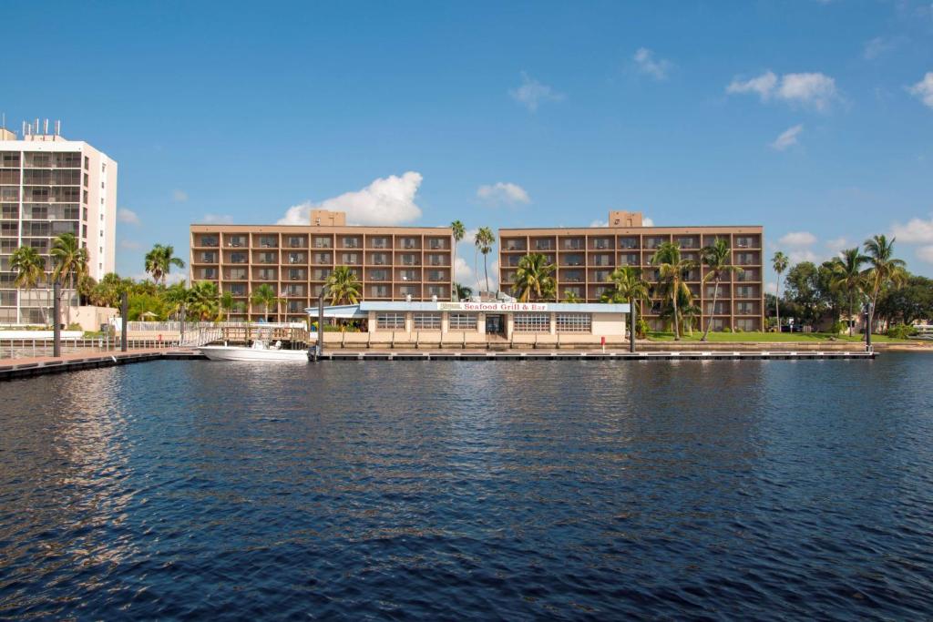 Best Western Fort Myers Waterfront image 11